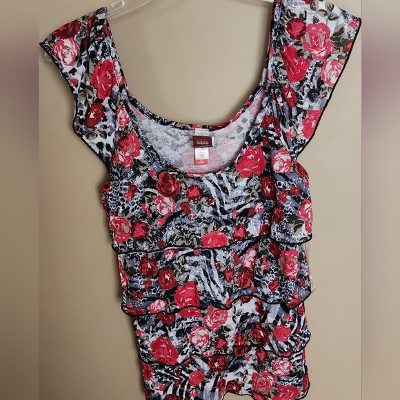 NOBO Tops - Chic Red and Black Ruffled Tank